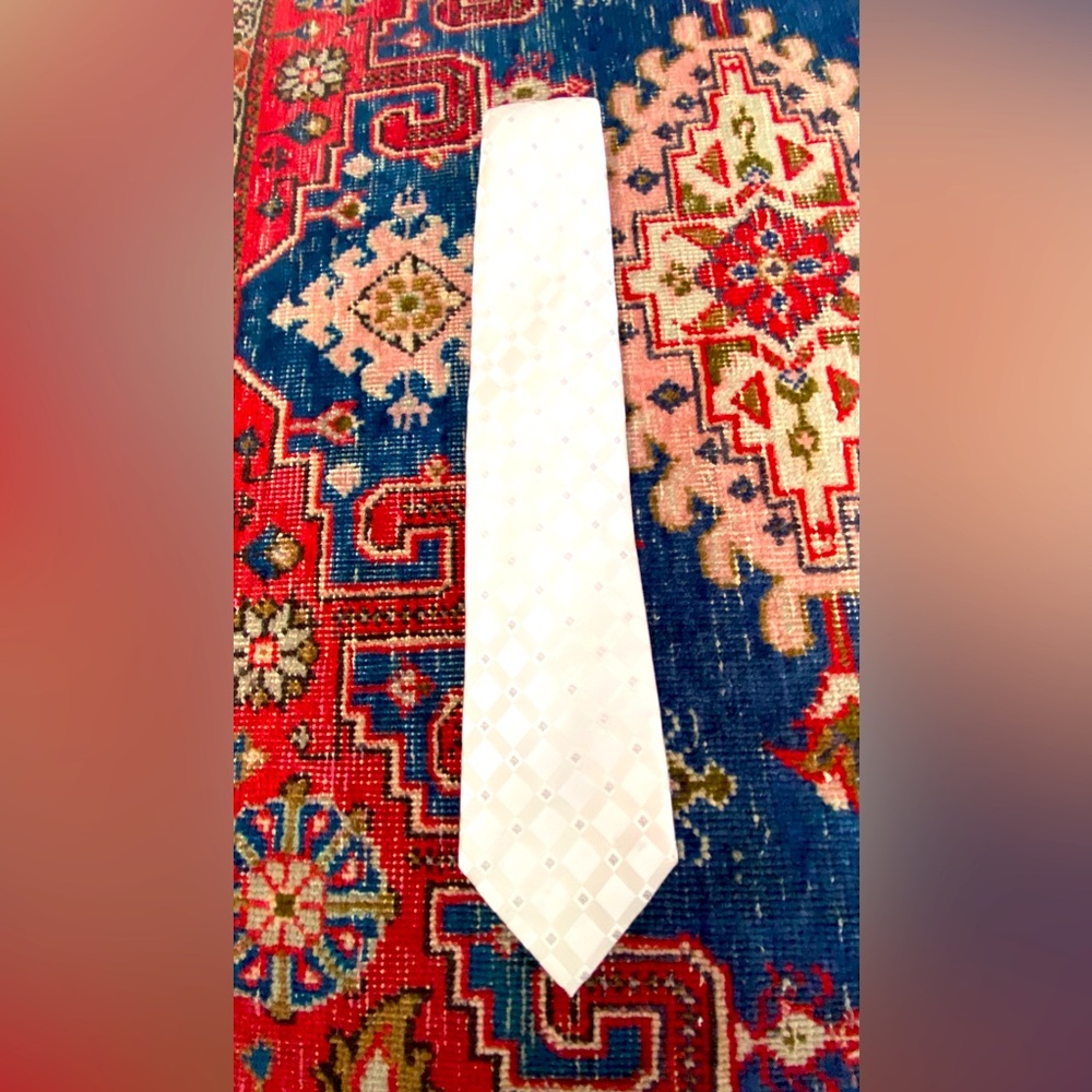 Claiborne Mens Necktie White / Silver Line Diamond Design 100%Silk HandMade